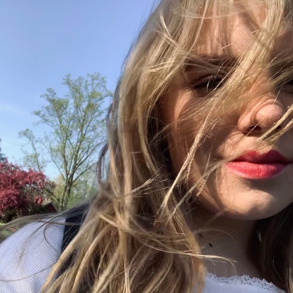 Meet your Posher, Hannah - Picture 1 of 1